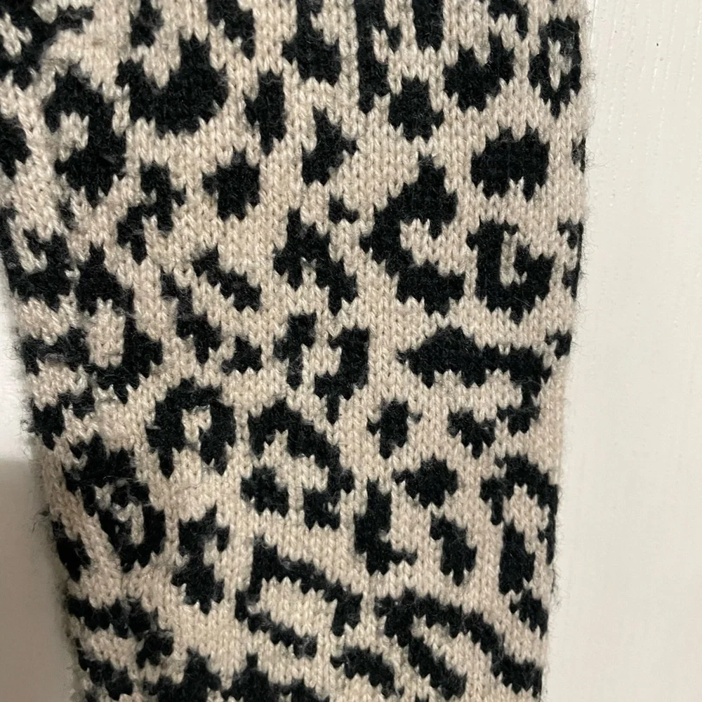 ‼️Coming Soon‼️ Leopard Sweater - Picture 6 of 8